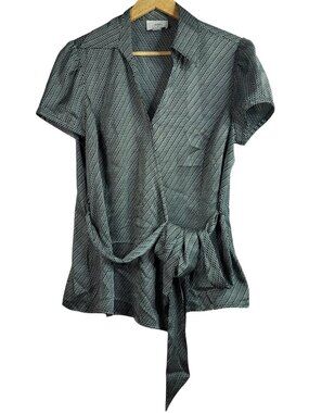 Ann Taylor LOFT Wrap Top Black Gray SZ 14 V Neck Short Sleeve Collar Dot Stripe